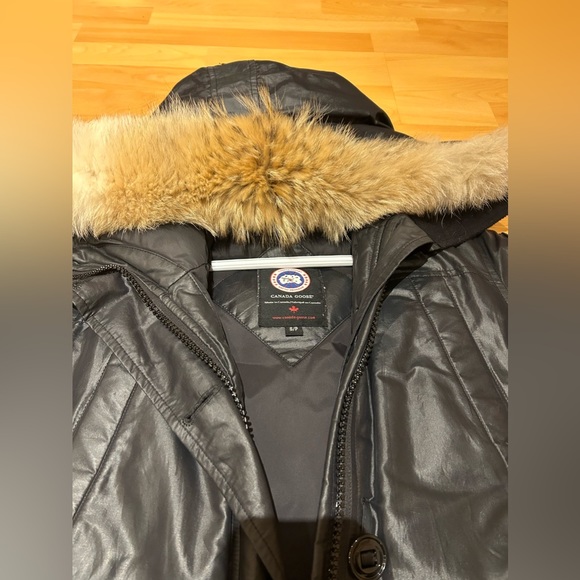 CANADA GOOSE - Women Winter Coat - Picture 2 of 3